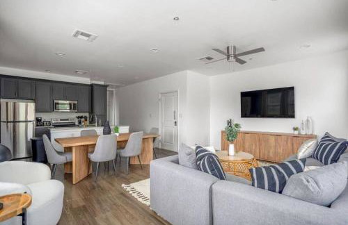 Spacious Apartment with Gated Parking Near Med Ctr - Foto 12