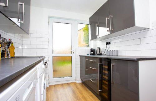 GERARD WALK - Spacious Home, High Speed Wi-Fi, Free Parking, Garden - Foto 5