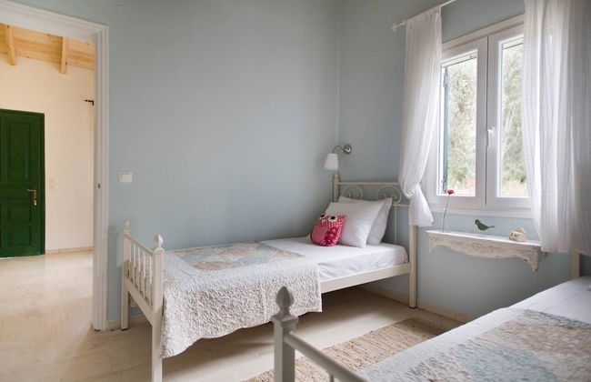 Cute Yellow Handmade House With Garden - Foto 11