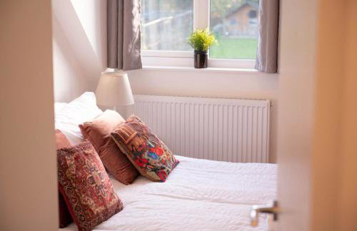 Walnut Flat, 2-Bedroom with Ensuite - Parking, Netflix, WIFI - Close to Oxford, Bicester & Blenheim Palace - F4 - Photo 12