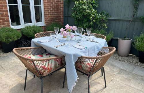 Bright, modern & close to historic town - Photo 27