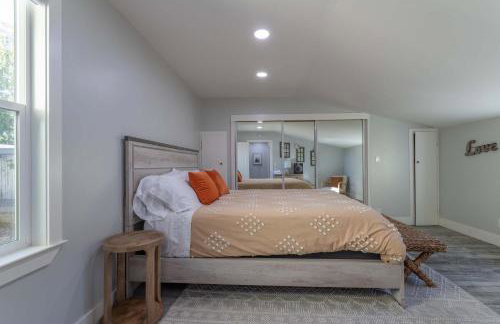 Relaxing 3BR Home with Vineyard View Rooftop Deck and Game Room - Foto 25