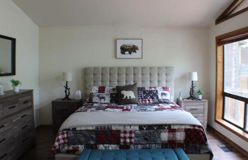 Kathys Cabin, King Bed, Hot Tub, Near-NAU & Downtown attractions, Perfect Year-Round Mountain Getaway - Photo 26