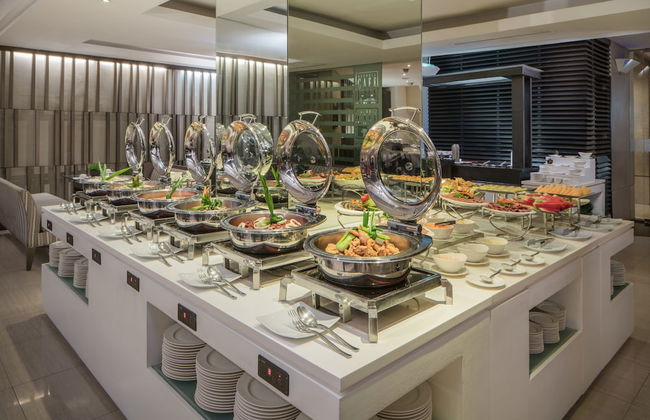 Astoria Plaza - Photo 15