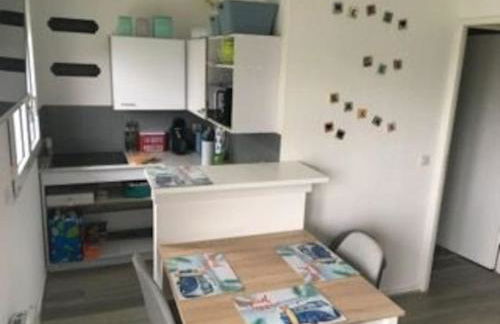 Trimaran Studio 10 mètres de la plage avec balcon/terrasse - Foto 10