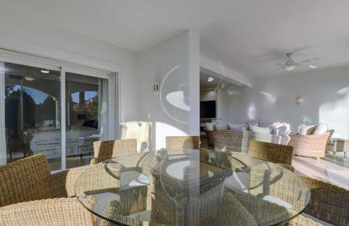 Large Ground Floor Apartment with Private Garden and Beach Access - Photo 44