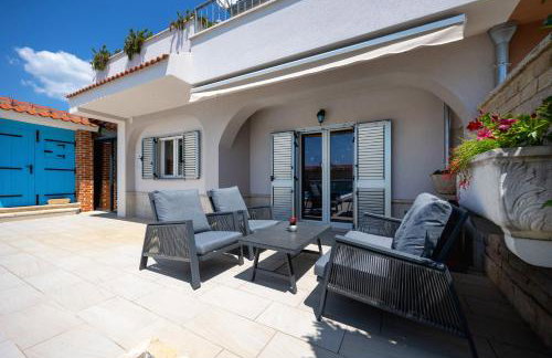 Villa Vision with Heated Pool & Jacuzzi in Sestanovac - Foto 52