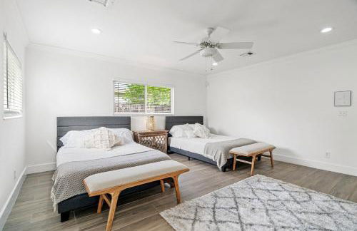 Spacious 4BR/3BA pool home, stylishly decorated - Foto 32