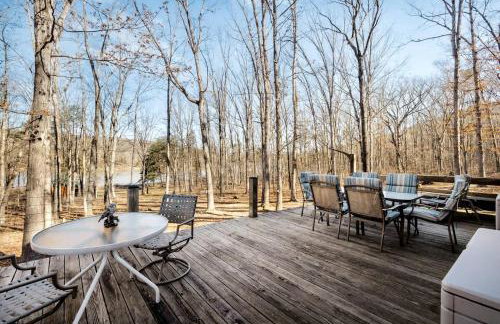 Lustrous Lakefront Cabin Oasis near Lake Ferndale in West Virginia - Foto 10