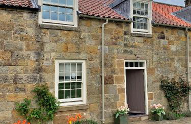 Finest Retreats - Ingleby Manor - Manor Cottage - Photo 2