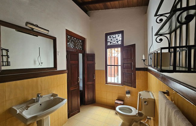 South Point Abbey Whole Villa 4 Bedroom (Sleeps 9) - Photo 4