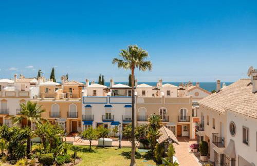 Townhouse in first line beach, Bahia de Marbella, Marbella - Photo 10