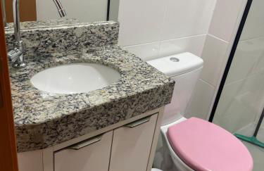 Quarto com cama de casal bem aconchegante - Foto 8