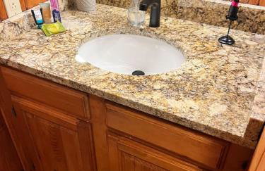 Cozy Log Cabin- W Fireplace - Foto 25