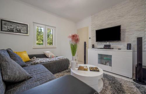 Uniquely designed Villa Ivana with outdoor Jacuzzi nearby the pebble Banje beach at the Island of Solta - Photo 51