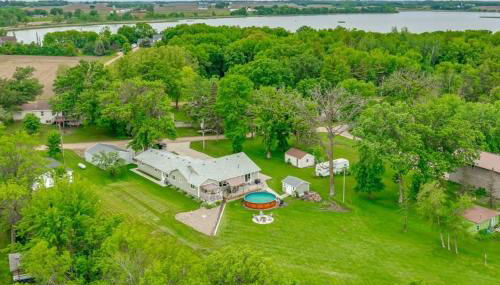 Lake Front Home with Pool and Stunning Views - Foto 3