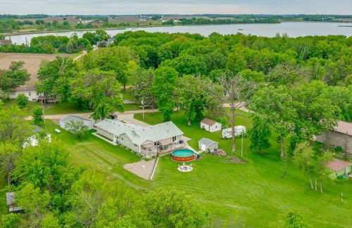 Lake Front Home with Pool and Stunning Views - Foto 3