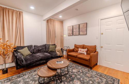 4BDR Near Tufts-10min-Walk to Subway-Free Parking - Foto 1