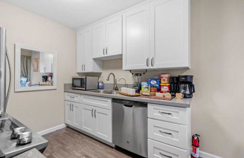 Entire Private Home with 2 Bedrooms 1 Bathroom, King Bed, Pool, Hot Tub, 2 Parking in Mira Mesa Available Now - Photo 13