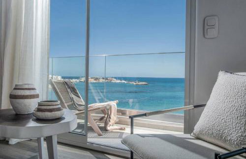 Khroma Luxury Suite 3- Beach front apartment - Photo 15