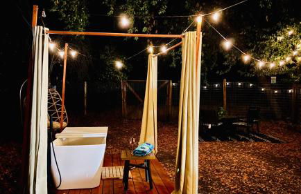 Couple’s retreat in Tiny Home w soaking tub/beach - Foto 44