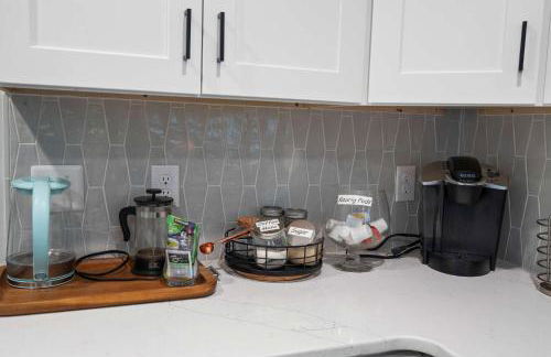 Fire pit - 6 Min to North Hills - Screened Porch - Foto 13