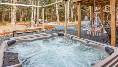Cozy Cinema Cabin - Hot Tub and More - Foto 4