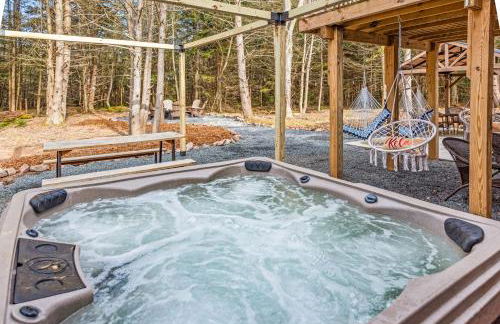 Cozy Cinema Cabin - Hot Tub and More - Foto 4