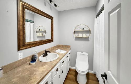 3 Bedrooms 8 Guests Modern Ranch Retreat on Half Acre - Foto 13