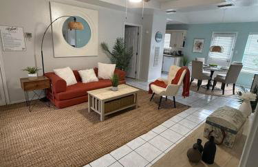 PEBBLES' BEACH HOUSE - Photo 9