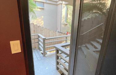 Luxury 3BR Hillside Retreat wAC Panoramic View - Photo 32