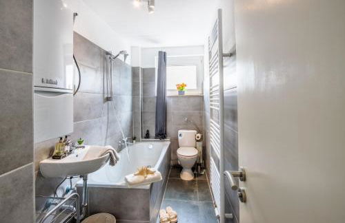 VAZ Apartments Haus Langerfeld für Monteure, TV, WLAN, Küche, nahe 3M und EDE - Foto 12