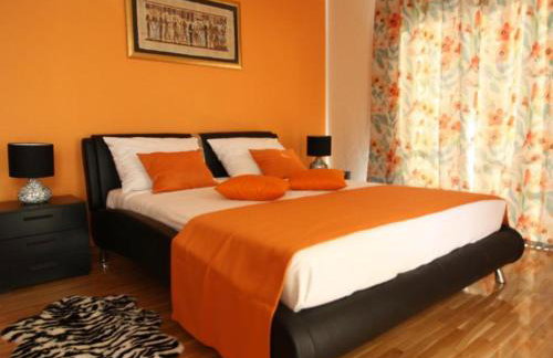 Beachfront Luxury Villa with Private Pool and Stunning Sea Views - Photo 28