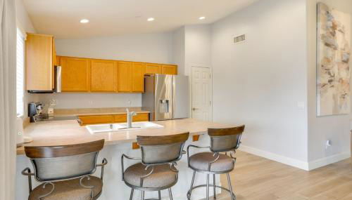 Spacious and Fenced Yard Pet-Friendly Surprise Home - Foto 5