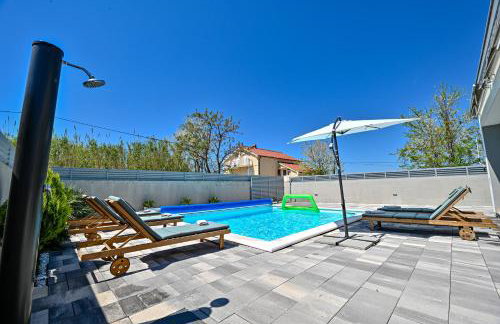 Holiday house Sara with heated pool - Photo 11