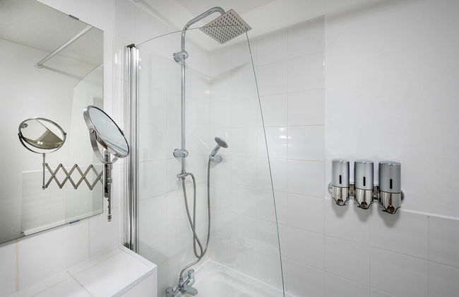 Train Station Serenity - Photo 13