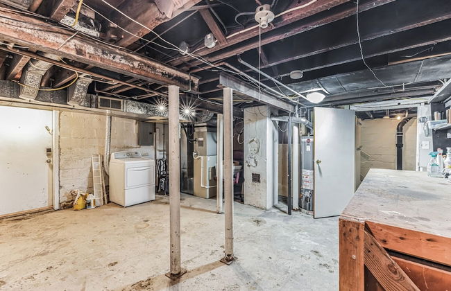 Unique Charmer: Outdoor Space & More Near Um 3 Bedroom Home by RedAwning - Foto 9