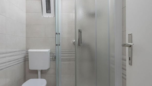 Matija - 120m to the Beach - R1 - Foto 2, Baño