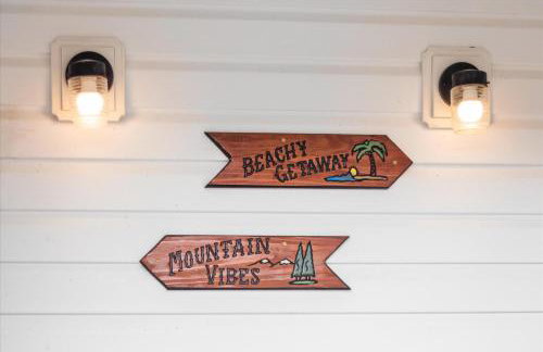 Beachy Getaway - Cozy and Secluded Lodge Home - Foto 12