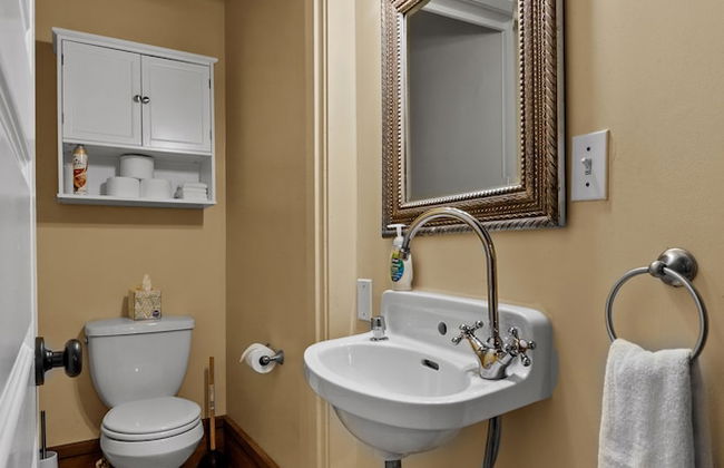 The Marquis Manor | JZ Vacation Rentals - Photo 14