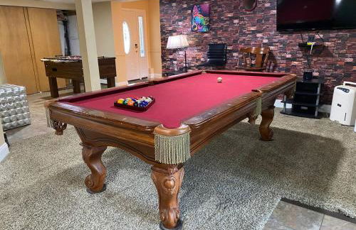 WOW!! Ultimate Pocono Retreat, Hot Tub, Game Room, Deck, Lakes, Skiing, Pools - Foto 29