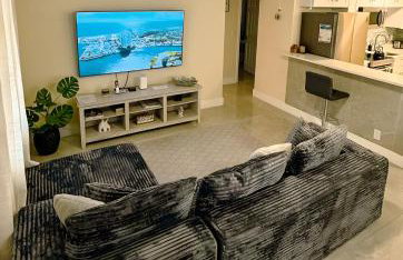 Relaxing 3 Bedroom House-Close to Beaches and Airport! - Foto 7