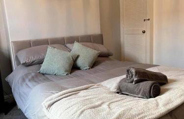 Spacious 2-Bedroom House In Stockton Heath With Free WiFi By Amazing Spaces Relocations Ltd - Foto 13