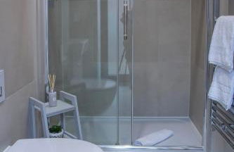 Westminster 2 bed 2 bath apartment with Air-Con - Photo 20