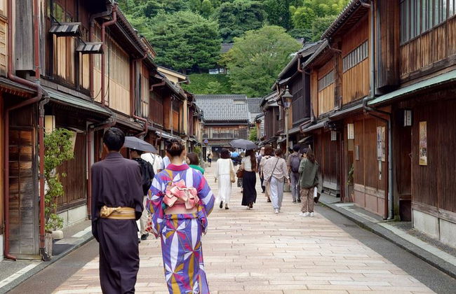 Explore the Nagamachi Samurai District, Kenroku-en garden and a Geisha Tea House - Full-Day Tour - Photo 1