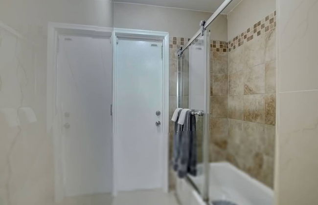 Riverfront King Bed Pool Nearby Beach - Foto 19