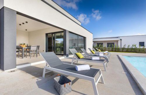 Amazing private villa with outdoor swimming pool in Vodnjan - Photo 4