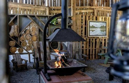 Creekside A-Frame Retreat with Treehouse Views, Hammock Lounge & Indoor-Outdoor Shower in New Port, Tennessee - Foto 5