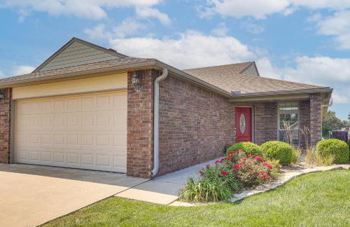 2 Mi to Main Street Family Home in Winfield! - Foto 4