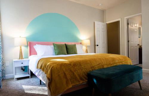 Your UF Getaway: 1 Block from Campus - 4 BD Haven - Foto 17